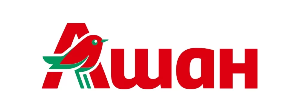Работник супермаркета Auchan_logo